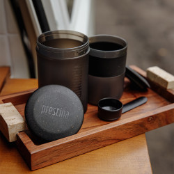 Wacaco Prestina (coal black) – μια φορητή καφετιέρα